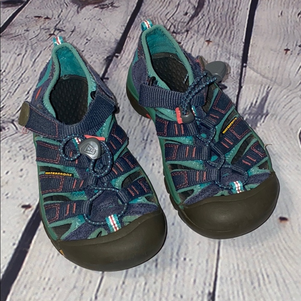Girl’s KEEN Sandals